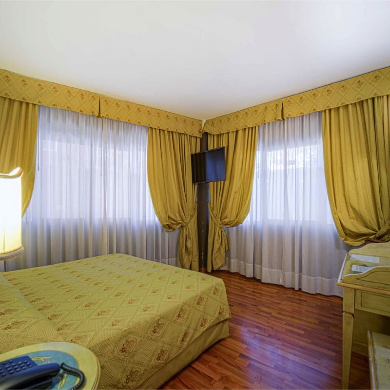 Comfortable And Elegant Rooms Near Venice Hotel Aaron Comfortable And Elegant Rooms Near Venice Hotel Aaron